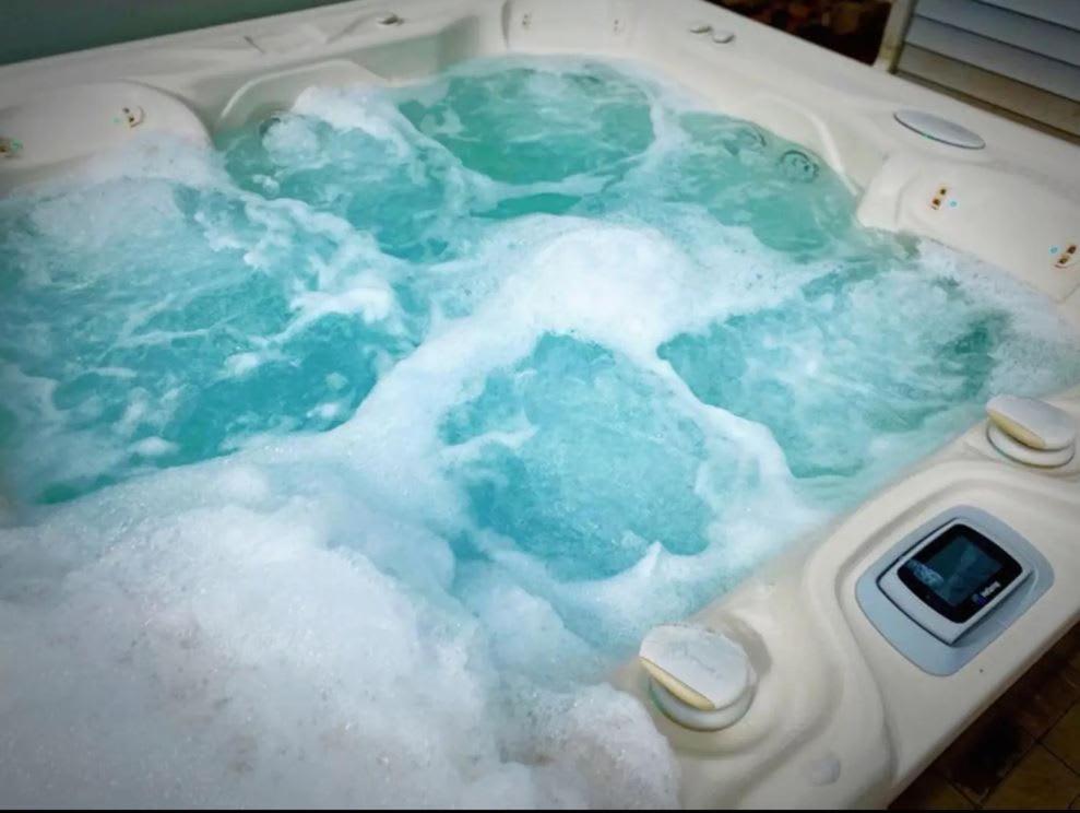 Casa de férias Stylish 4b 3b -king Bed- Jacuzzi Charlotte